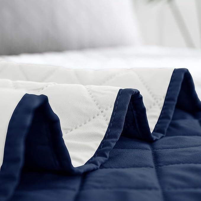 Easy-Going King Size Reversible Quilt Set with 1 Quilt and 2 Pillow Shams, Soft Bed Quilt Cover, Water Resistant Lightweight Microfiber Bedspread, Stain Resistant, Navy/Ivory