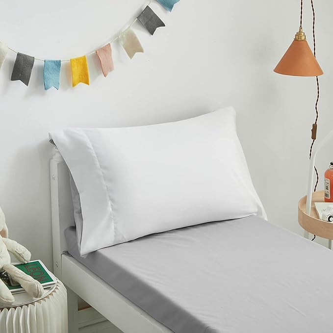 UOZZI BEDDING 4 Pieces Toddler Bedding Set Ultra Soft and Breathable Toddler Sheet Set - Includes Comforter, Flat Sheet, Fitted Sheet and Pillowcase - White & Gray