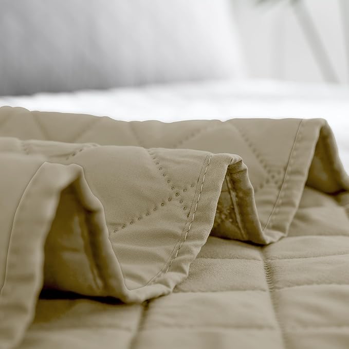 Easy-Going Twin Size Reversible Quilt Set with 1 Quilt and 1 Pillow Sham, Soft Bed Quilt Cover, Water Resistant Lightweight Microfiber Bedspread, Stain Resistant, Beige/Beige