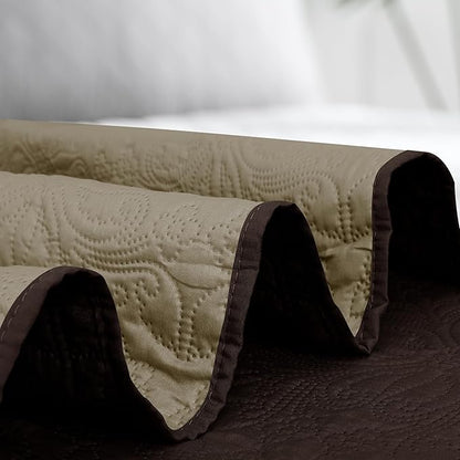 Easy-Going Twin Size Reversible Quilt Set with 1 Quilt and 1 Pillow Sham, Soft Bed Quilt Cover, Water Resistant Lightweight Microfiber Bedspread, Stain Resistant, Damask-Chocolate/Beige