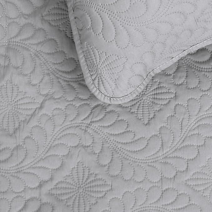 Easy-Going King Size Reversible Quilt Set with 1 Quilt and 2 Pillow Shams, Soft Bed Quilt Cover, Water Resistant Lightweight Microfiber Bedspread, Stain Resistant, Olive Leaf-Light Gray/Ivory