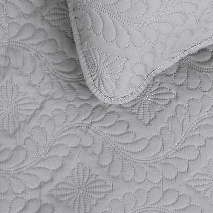 Easy-Going King Size Reversible Quilt Set with 1 Quilt and 2 Pillow Shams, Soft Bed Quilt Cover, Water Resistant Lightweight Microfiber Bedspread, Stain Resistant, Olive Leaf-Light Gray/Ivory