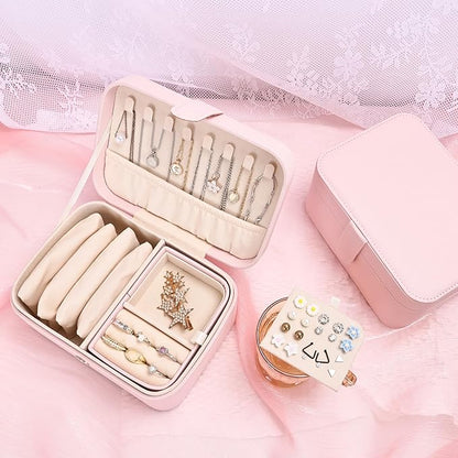 2 Layer Portable Jewelry Box, Large Jewelry Travel Case with 4 Jewelry Pouches, Medium Size Jewelry Organizer Box for Earrings, Necklaces, Bracelets (light pink)