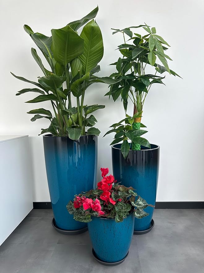 24, 11 Inch Large Plastic Planters