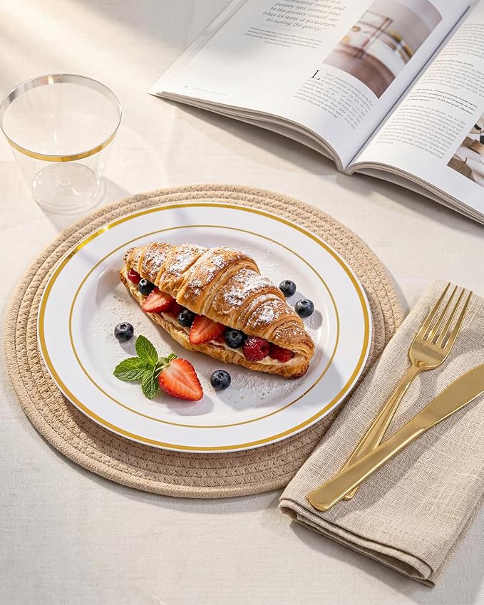 bUCLA 300PCS Gold Disposable Dinnerware Set