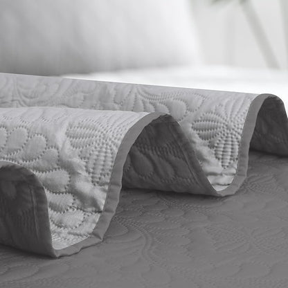 Easy-Going King Size Reversible Quilt Set with 1 Quilt and 2 Pillow Shams, Soft Bed Quilt Cover, Water Resistant Lightweight Microfiber Bedspread, Stain Resistant, Olive Leaf-Gray/Light Gray