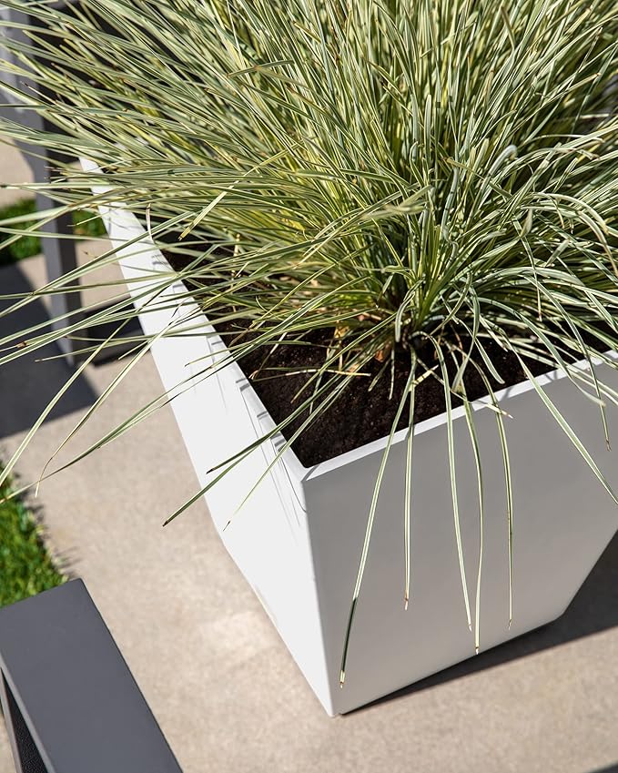 Veradek Pure Series Nobleton Plastic Planter